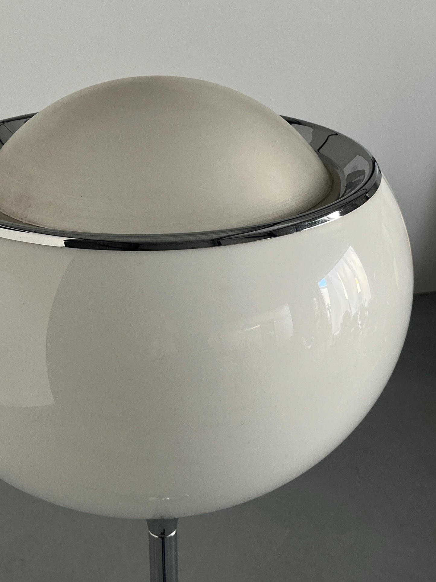 Vintage Big Bud Space Age Stehlampe von Harvey Guzzini Weiß Chrom 1968