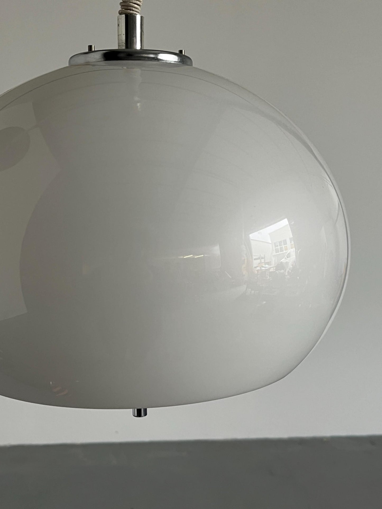 Vintage Pendelleuchte 'Burgos' von Harvey Guzzini für Meblo, weiß, Space Age