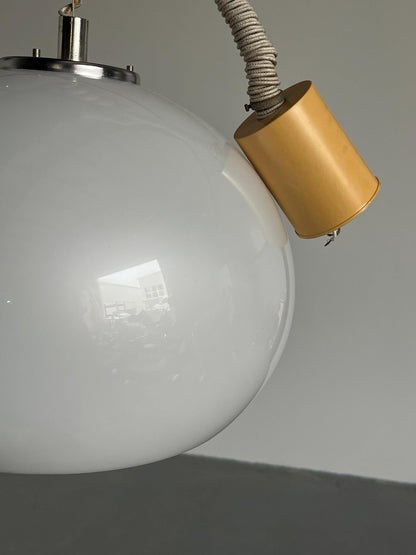 Vintage Pendelleuchte 'Burgos' von Harvey Guzzini für Meblo, weiß, Space Age