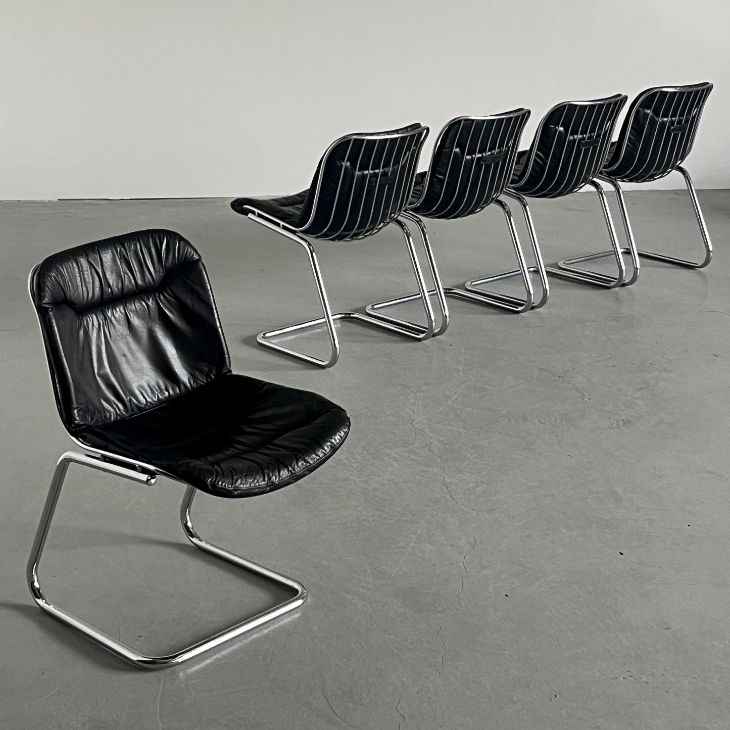 Vintage Freischwinger Essstuhl von Gastone Rinaldi in Schwarz 1970er Italien