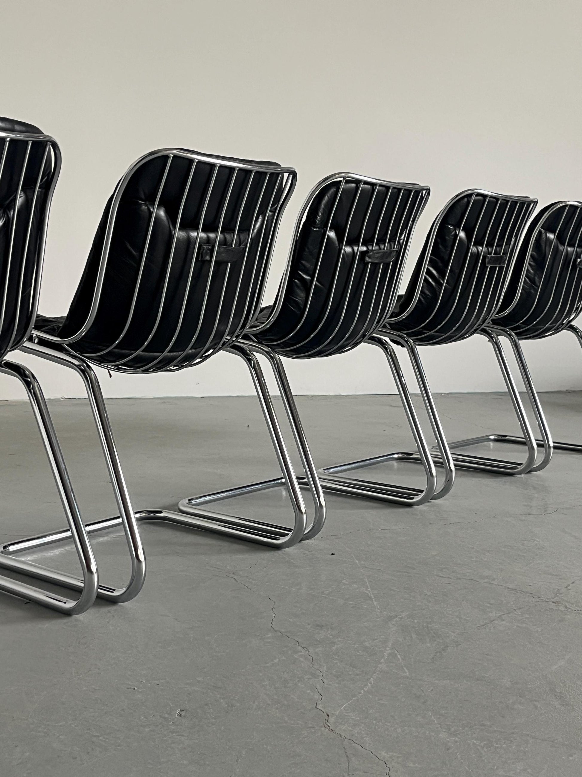 Vintage Freischwinger Essstuhl von Gastone Rinaldi in Schwarz 1970er Italien