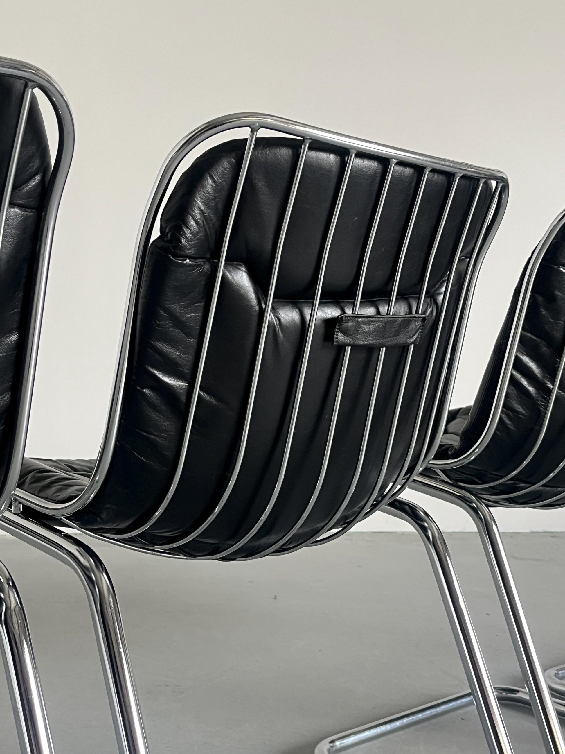 Vintage Freischwinger Essstuhl von Gastone Rinaldi in Schwarz 1970er Italien