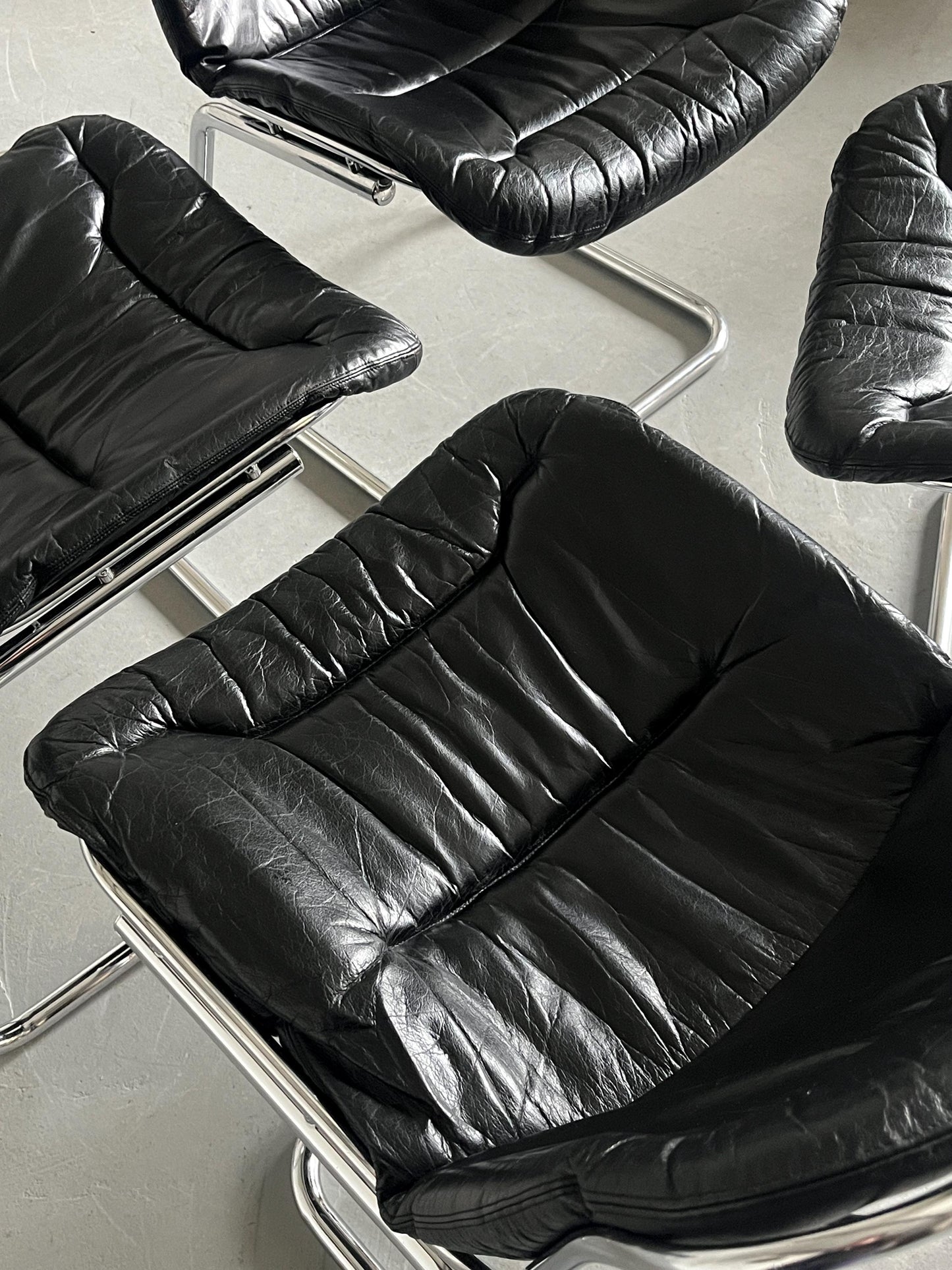 Vintage Freischwinger Essstuhl von Gastone Rinaldi in Schwarz 1970er Italien