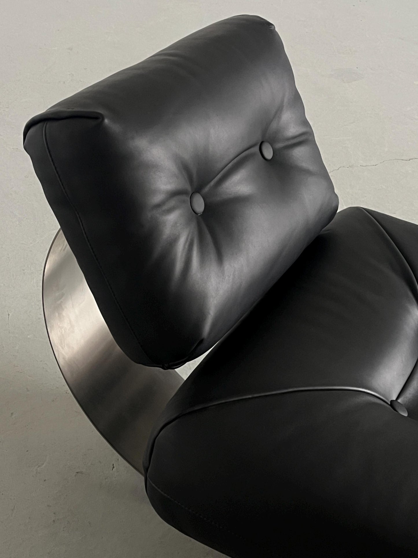 Vintage Lounge Chair Alta von Oscar Niemeyer für Mobilier International, Schwarz Leder