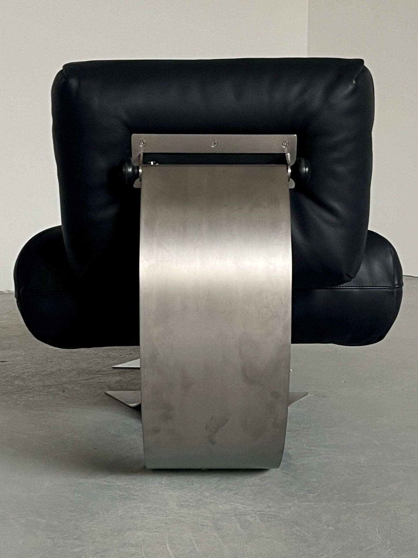 Vintage Lounge Chair Alta von Oscar Niemeyer für Mobilier International, Schwarz Leder