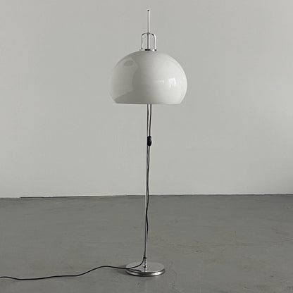 Vintage Lucerna Stehlampe von Harvey Guzzini in Weiß und Chrom, 1970er Jahre