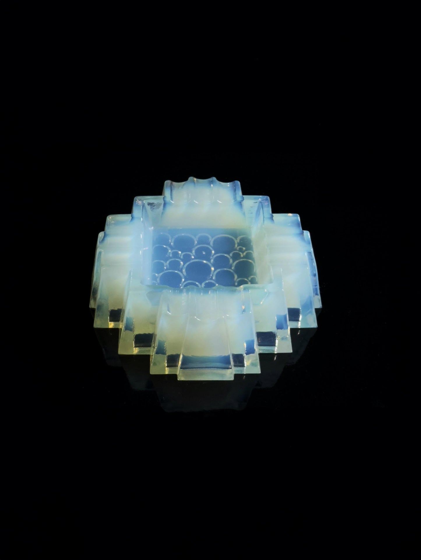 Vintage Aschenbecher Les Pastilles von Philippe Decelle für Sabino Paris, Opaline Glas, 1930er