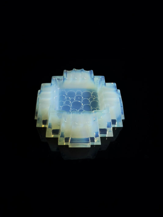 Vintage Aschenbecher Les Pastilles von Philippe Decelle für Sabino Paris, Opaline Glas, 1930er