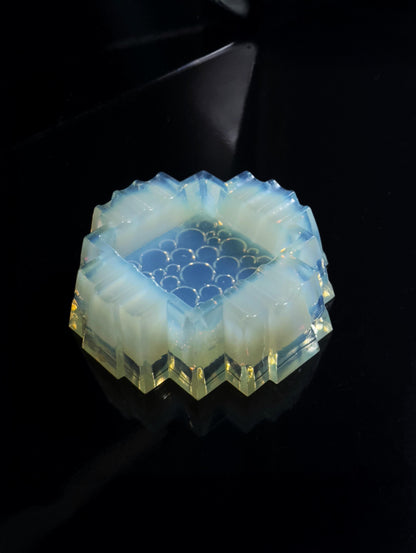 Vintage Aschenbecher Les Pastilles von Philippe Decelle für Sabino Paris, Opaline Glas, 1930er