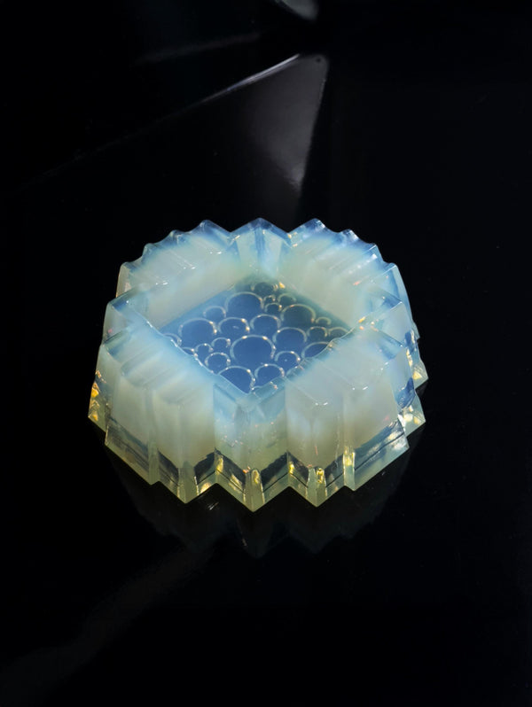 Vintage Aschenbecher Les Pastilles von Philippe Decelle für Sabino Paris, Opaline Glas, 1930er