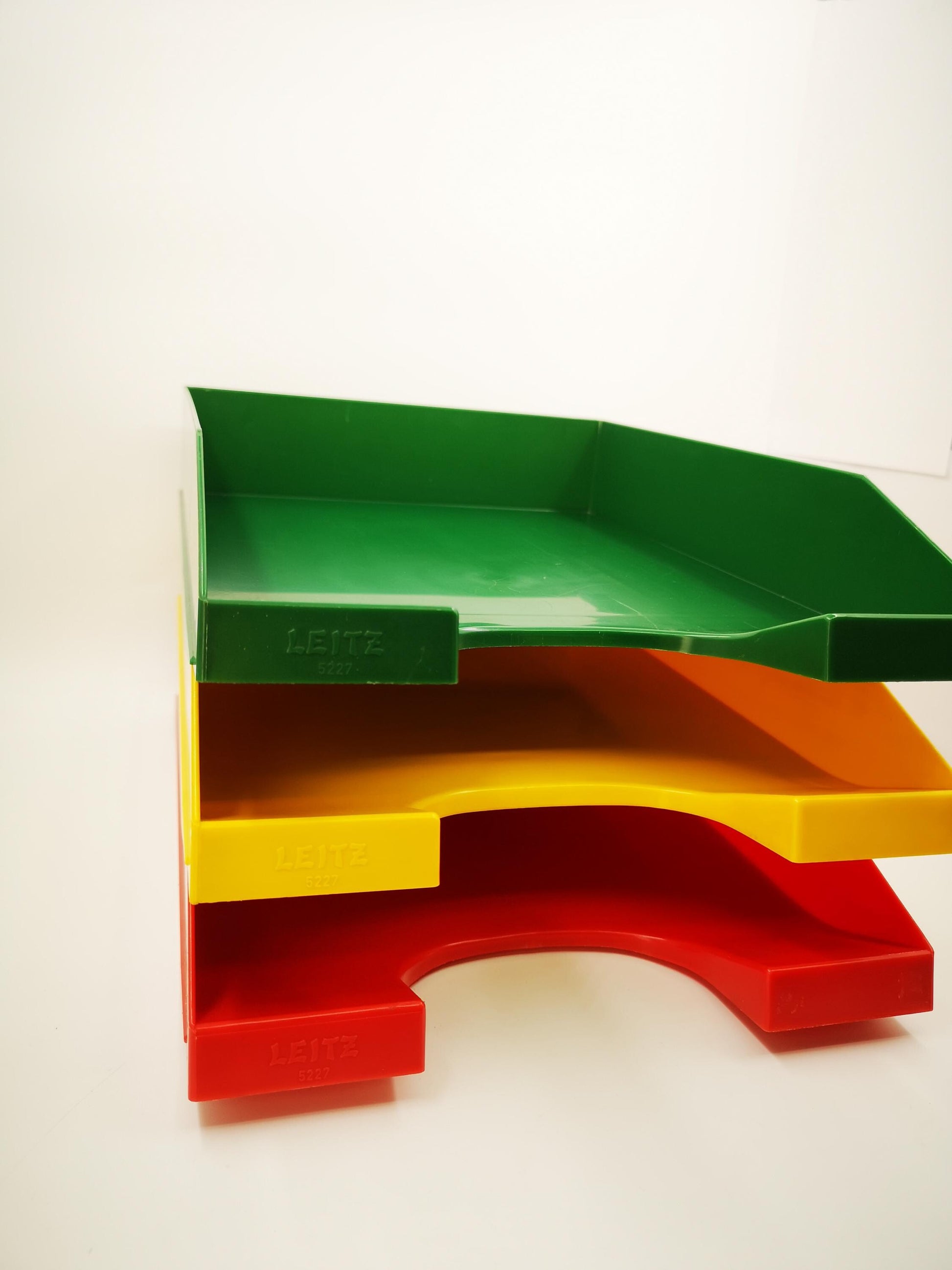 Vintage Briefablage Set von 3 von LEITZ grün gelb rot stapelbar