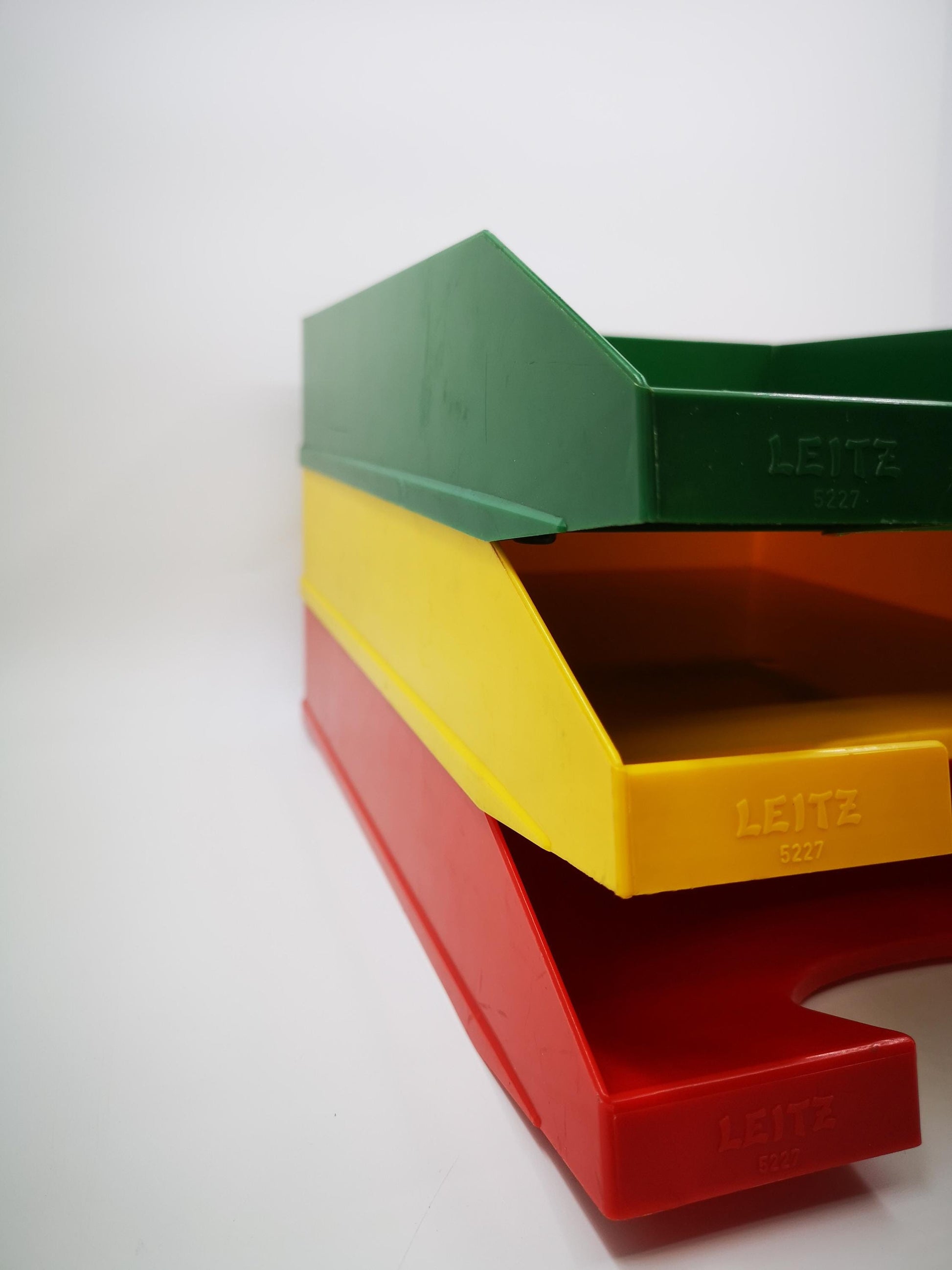 Vintage Briefablage Set von 3 von LEITZ grün gelb rot stapelbar