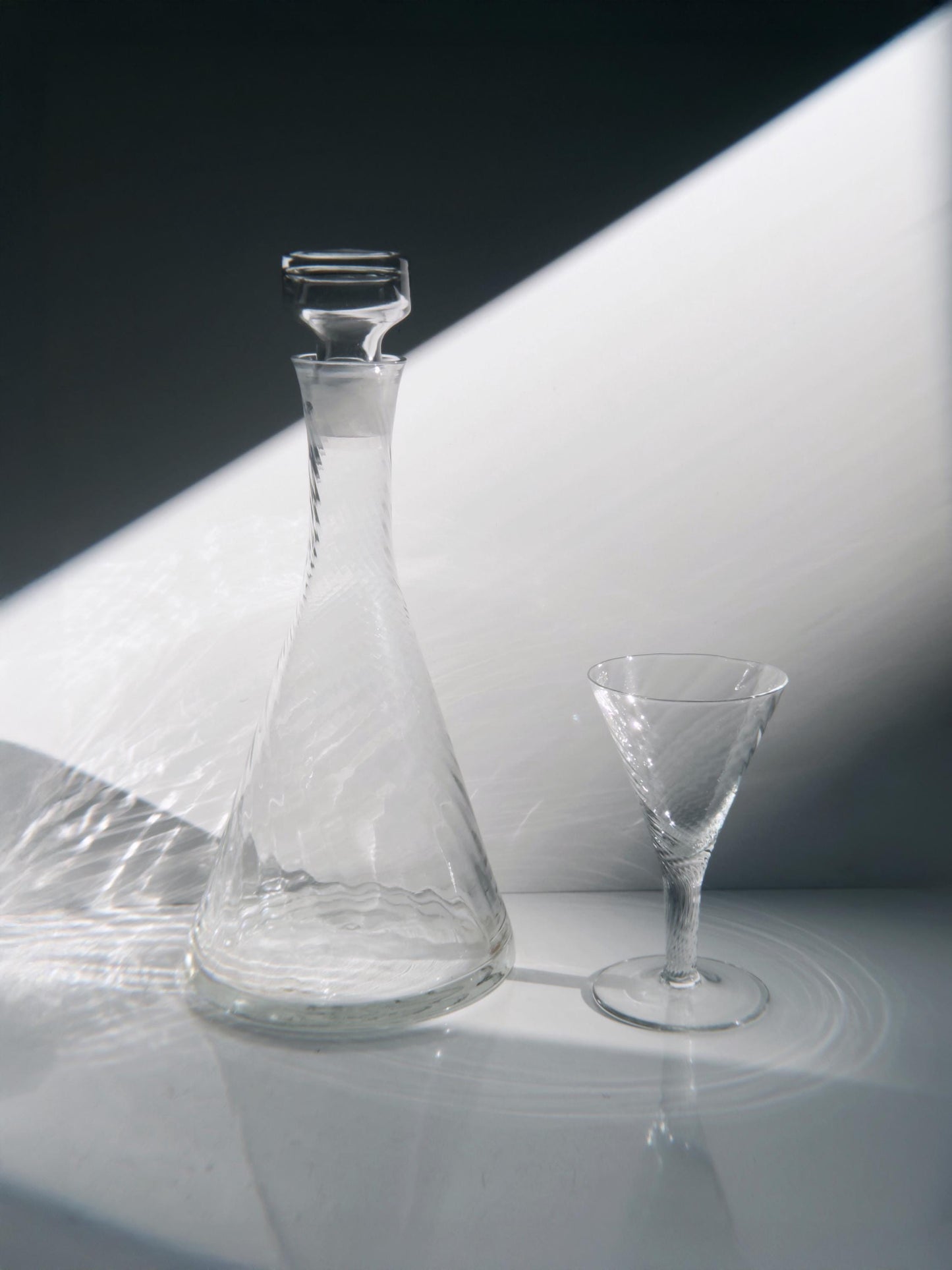 Vintage Dekanter Set von 7 mundgeblasen Swirl Glas