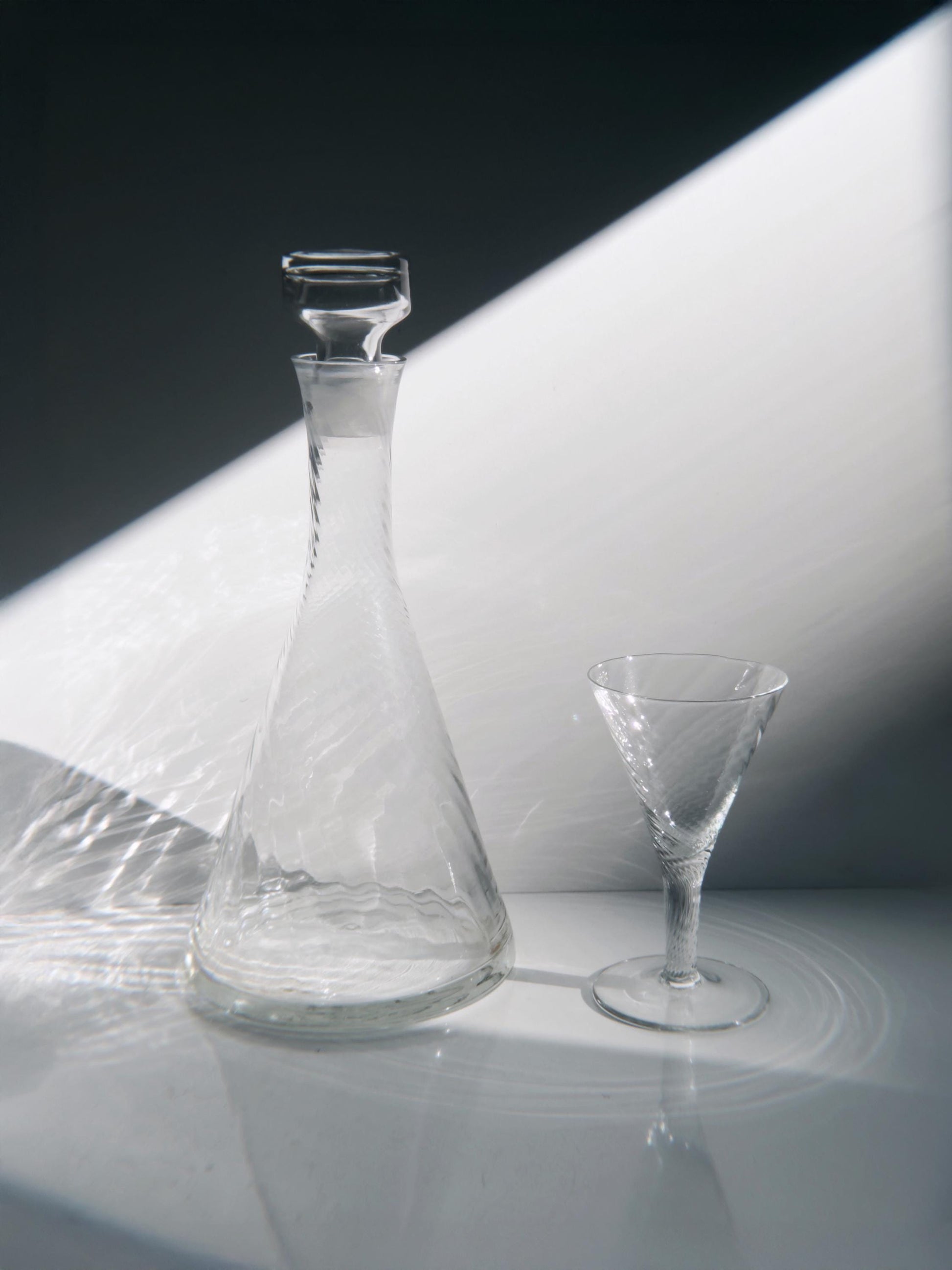 Vintage Dekanter Set von 7 mundgeblasen Swirl Glas