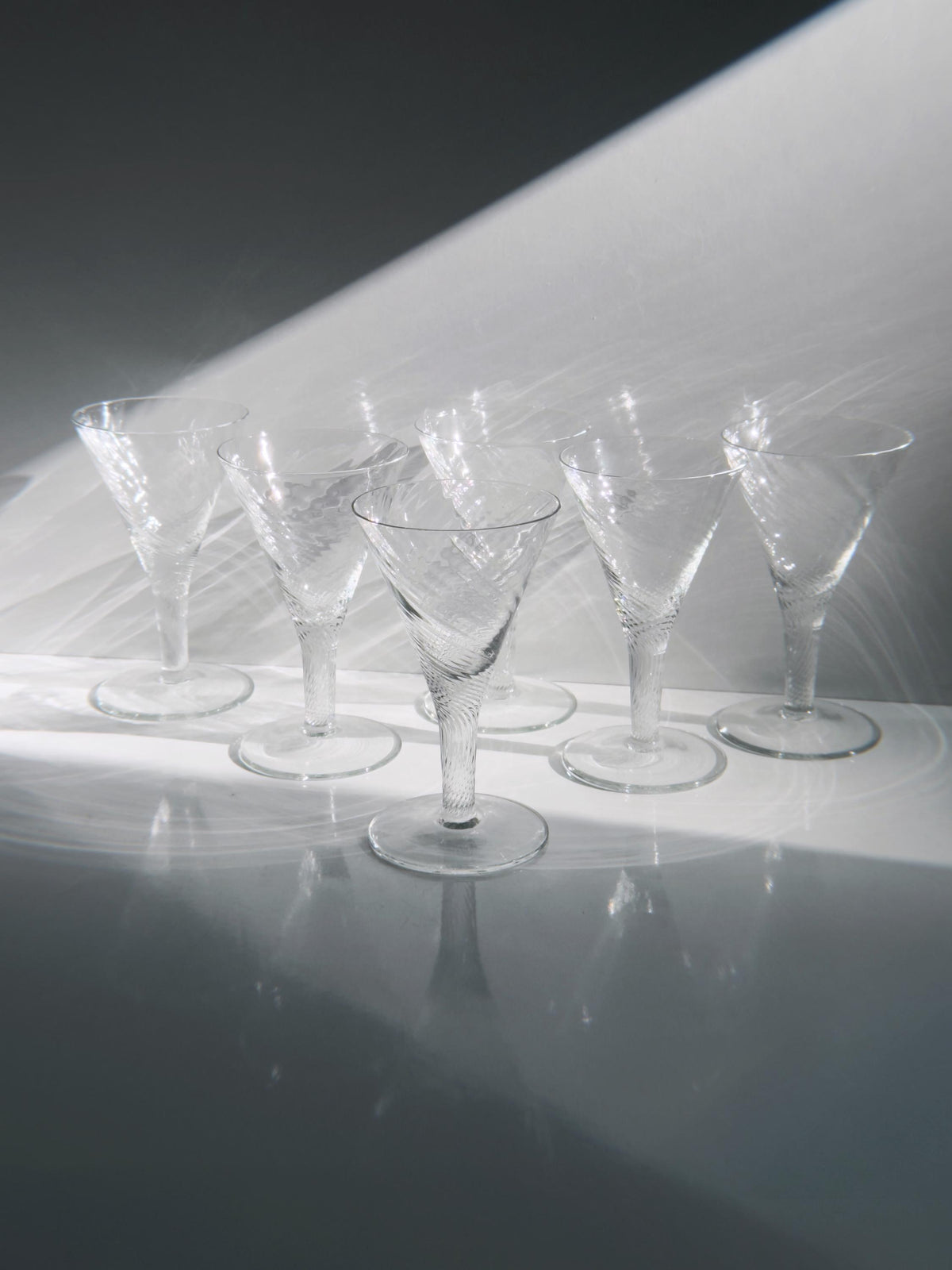 Vintage Dekanter Set von 7 mundgeblasen Swirl Glas
