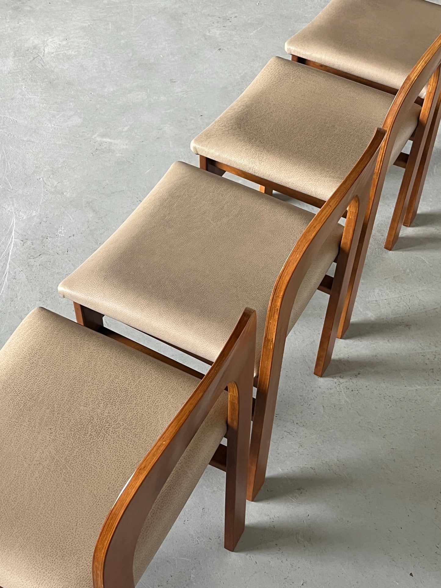 Vintage Stuhl 'Arcadia' von Tagliabue di Cascina Armata Holz Kunstleder Set von 4