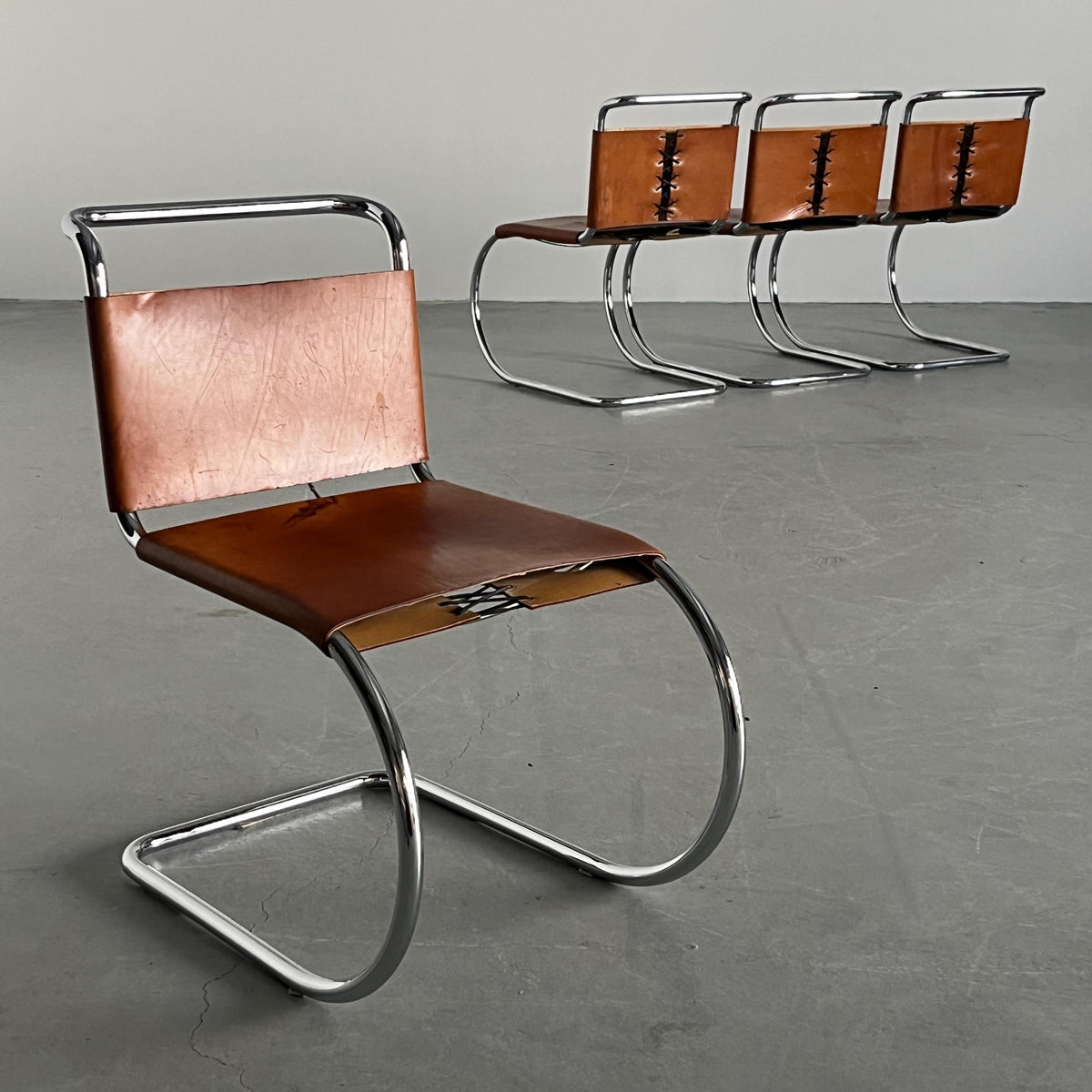 Vintage MR10 Stuhl von Mies van der Rohe für Bononia in Cognacleder Set von 4