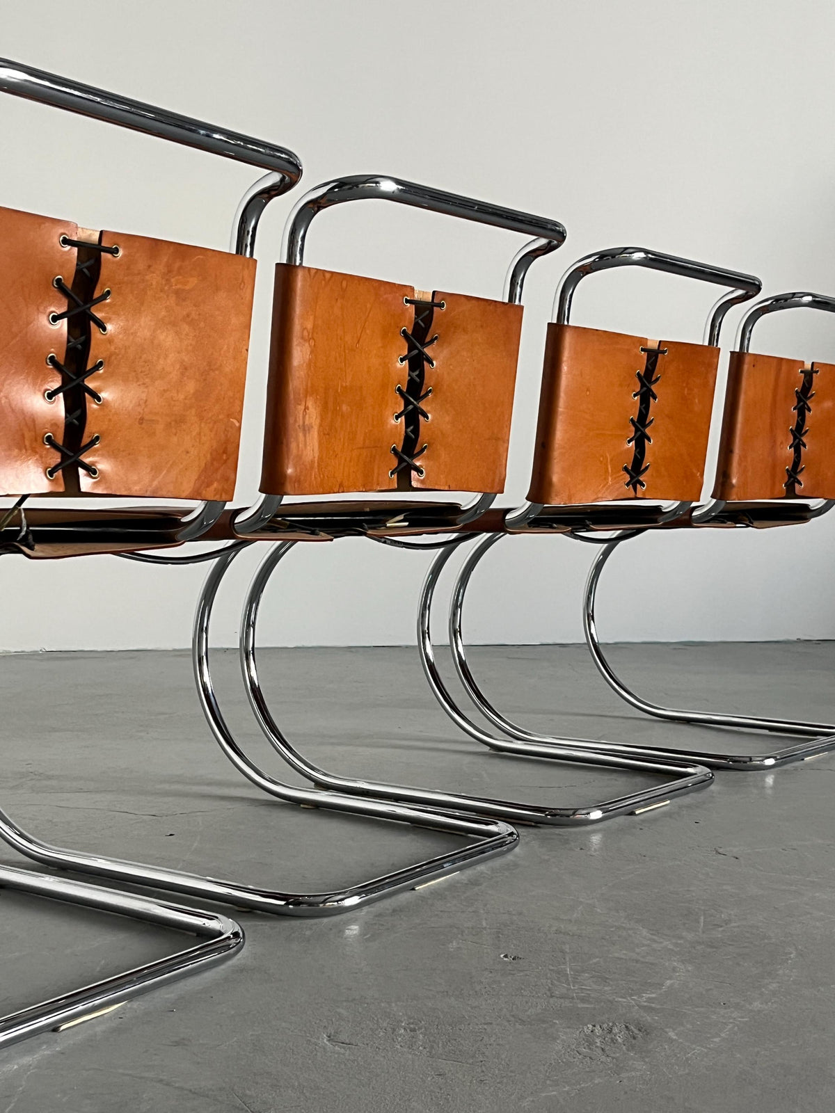 Vintage MR10 Stuhl von Mies van der Rohe für Bononia in Cognacleder Set von 4