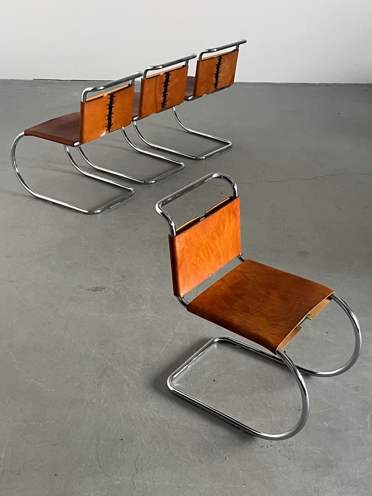 Vintage MR10 Stuhl von Mies van der Rohe für Bononia in Cognacleder Set von 4