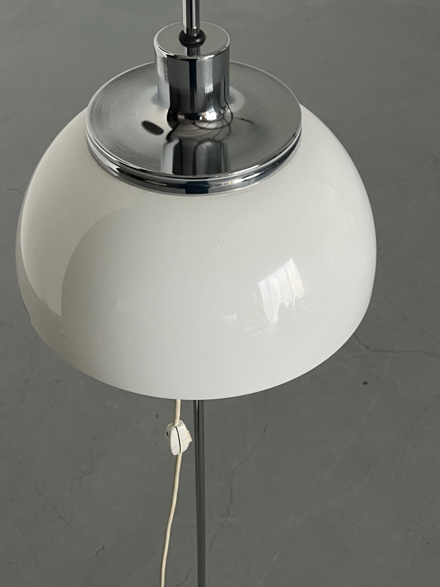 Vintage Faro Stehlampe von Luigi Massoni für Guzzini in Weiß Kunststoff, 1971