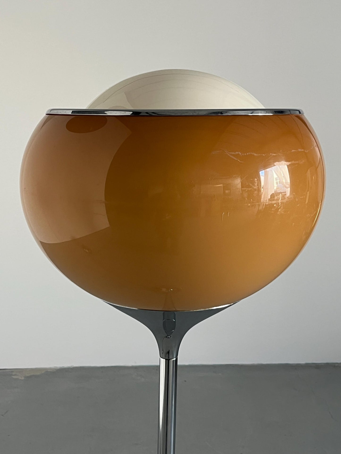 Vintage Big Bud Stehlampe von Harvey Guzzini Braun Kunststoff Chromstahl 1968 Italien