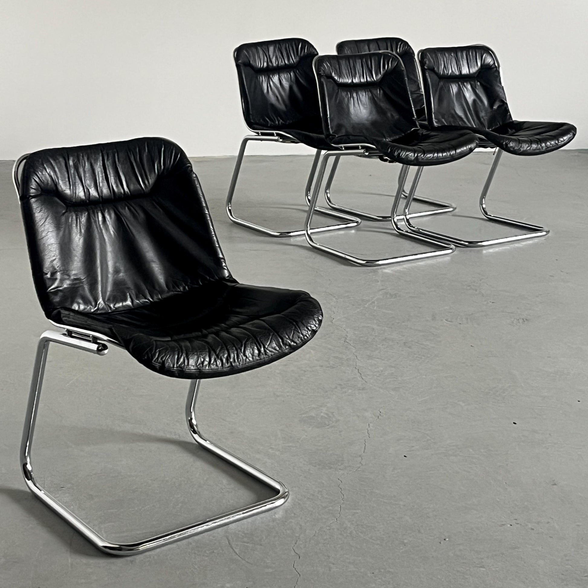 Vintage Freischwinger Essstuhl von Gastone Rinaldi in Schwarz 1970er Italien