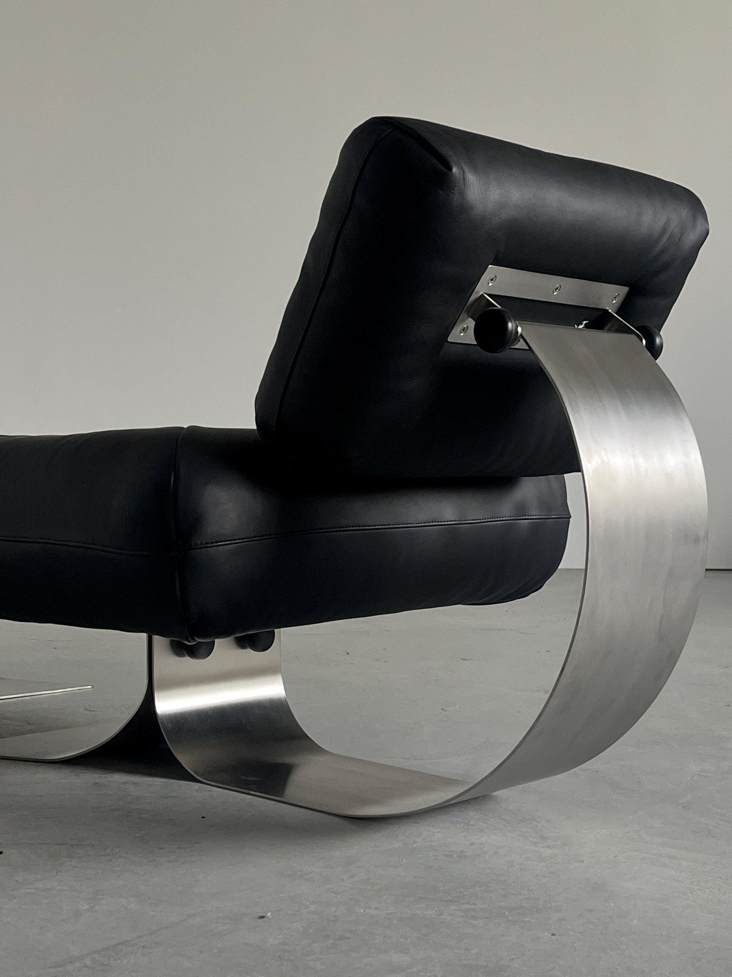 Vintage Lounge Chair Alta von Oscar Niemeyer für Mobilier International, Schwarz Leder
