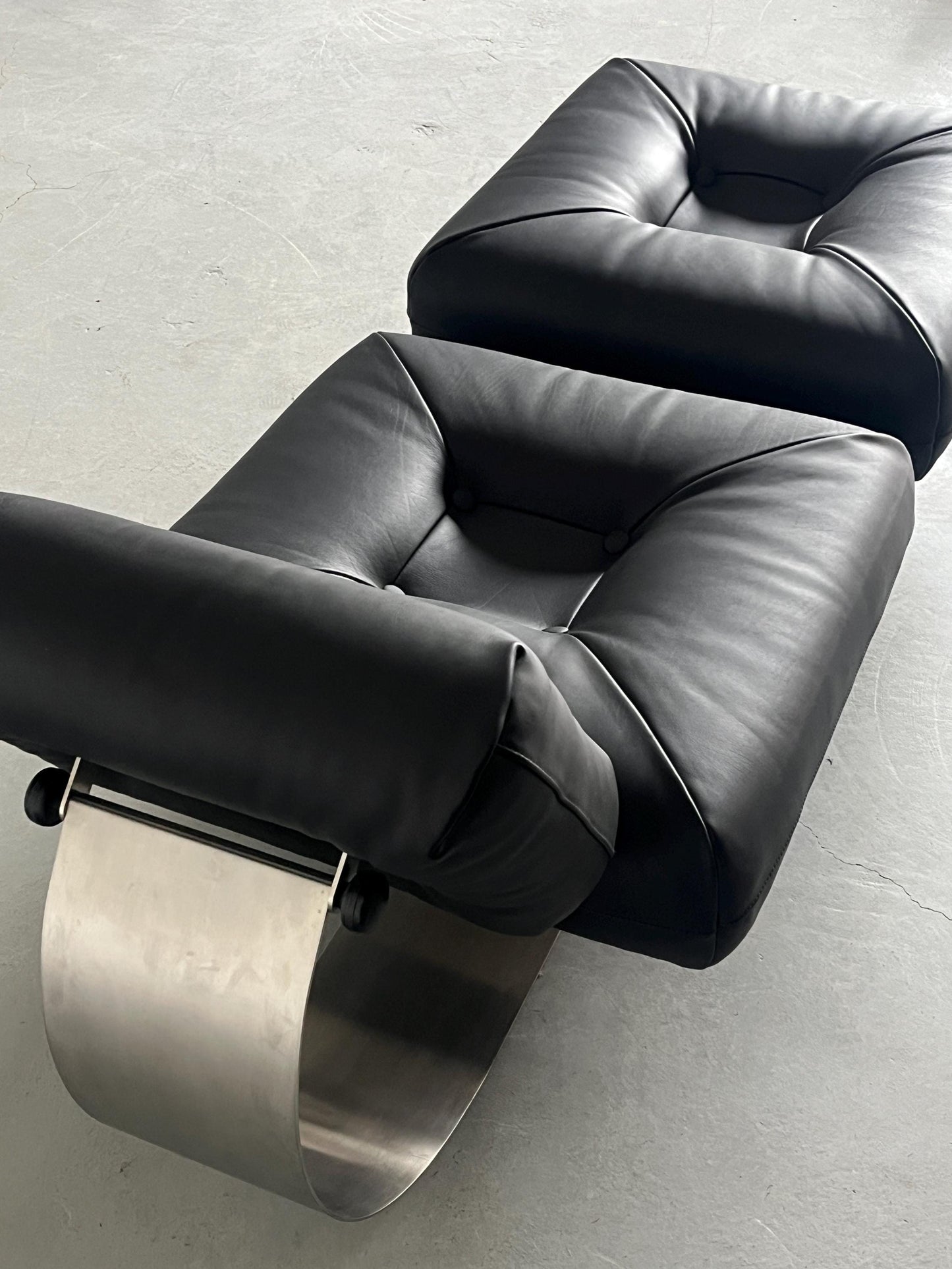 Vintage Lounge Chair Alta von Oscar Niemeyer für Mobilier International, Schwarz Leder