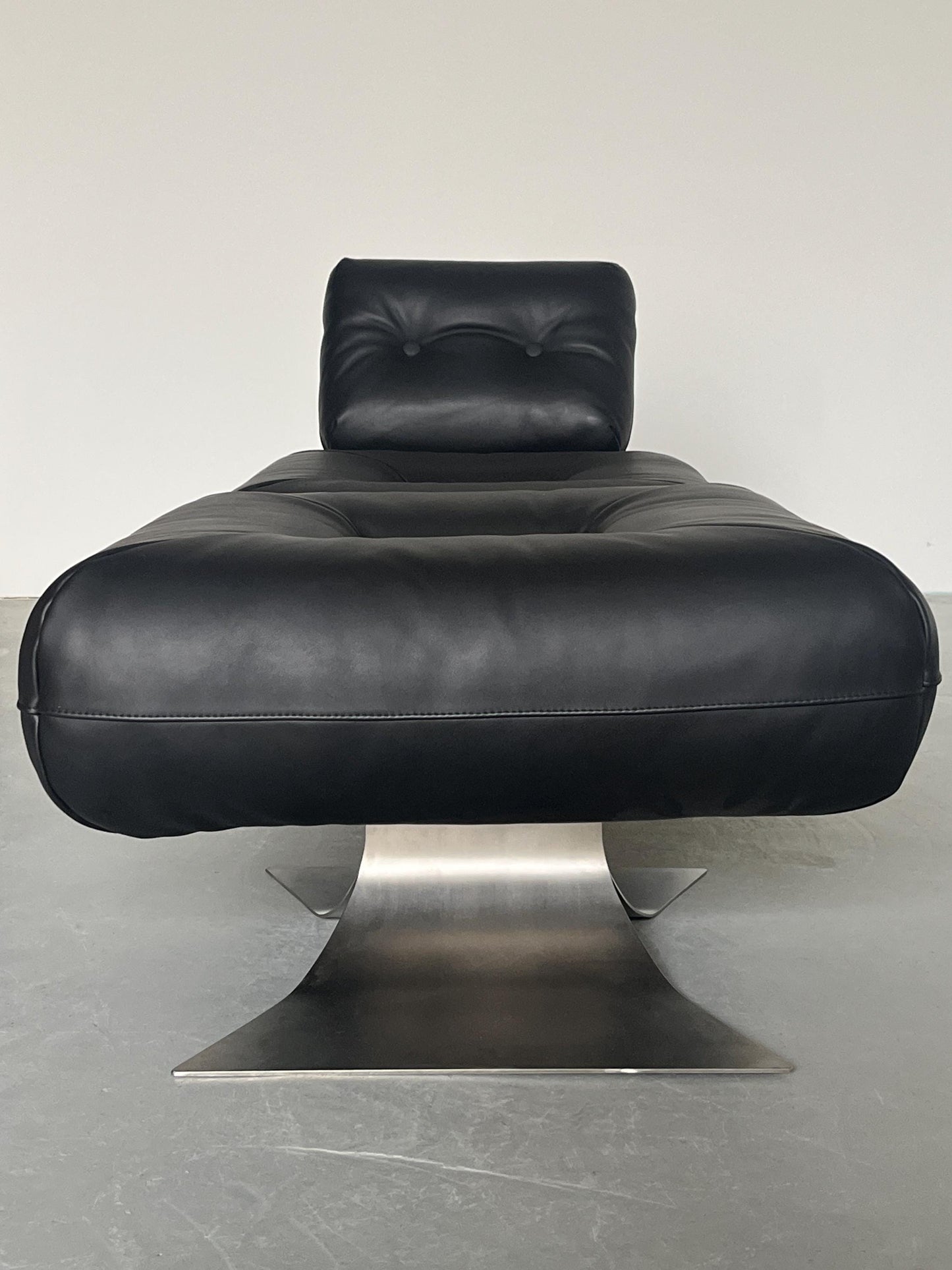 Vintage Lounge Chair Alta von Oscar Niemeyer für Mobilier International, Schwarz Leder