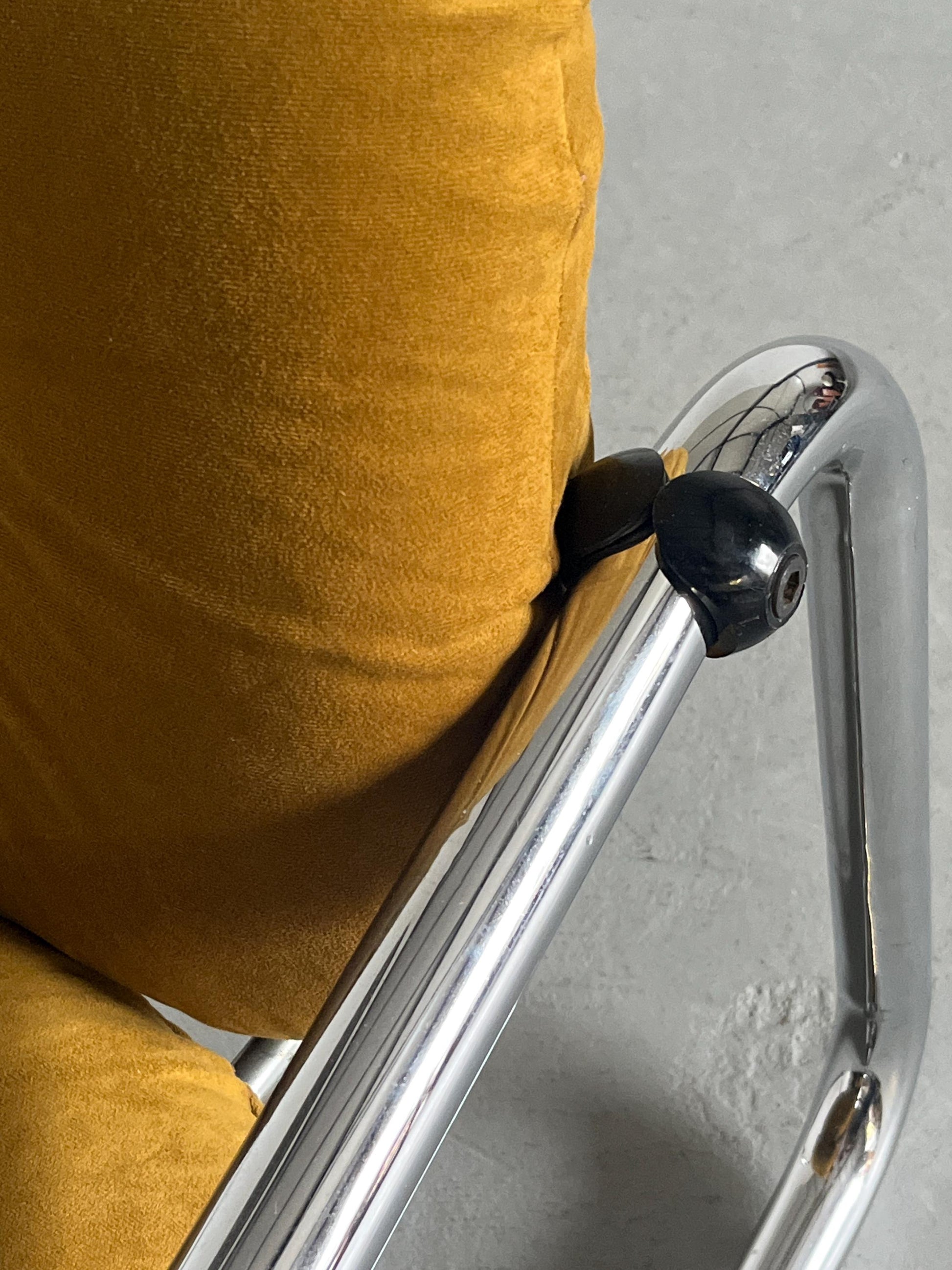 Vintage Sessel Mid-Century Modern Chromstahl Senfgelb 1970er Italien