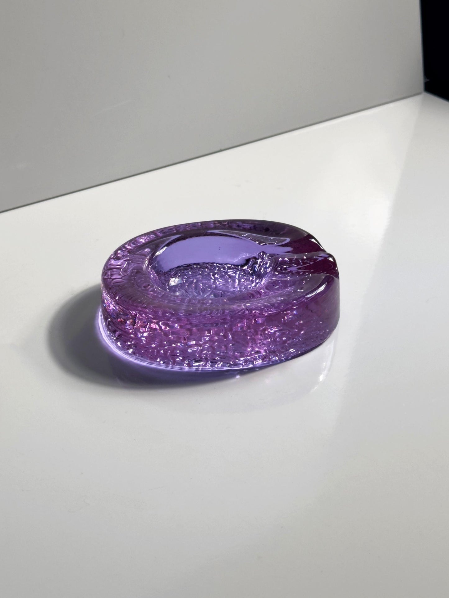 Vintage Aschenbecher Alexandrit Neodym Glas von Zelezny Brod ZBS fliederfarben