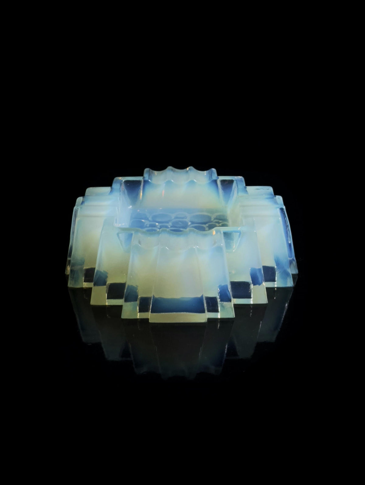Vintage Aschenbecher Les Pastilles von Philippe Decelle für Sabino Paris, Opaline Glas, 1930er