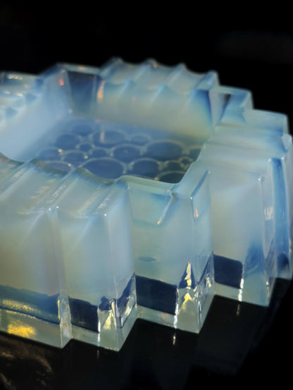 Vintage Aschenbecher Les Pastilles von Philippe Decelle für Sabino Paris, Opaline Glas, 1930er