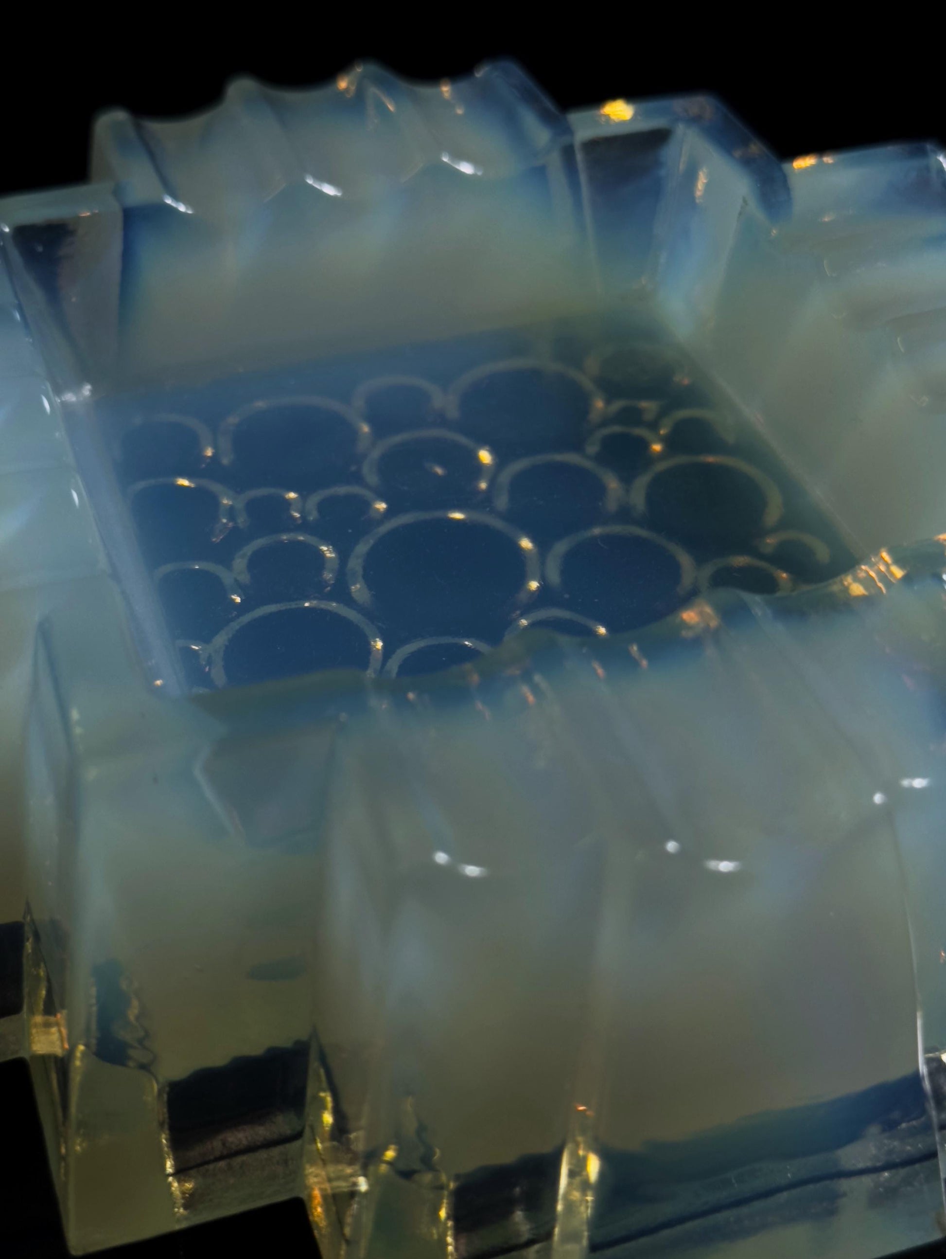 Vintage Aschenbecher Les Pastilles von Philippe Decelle für Sabino Paris, Opaline Glas, 1930er