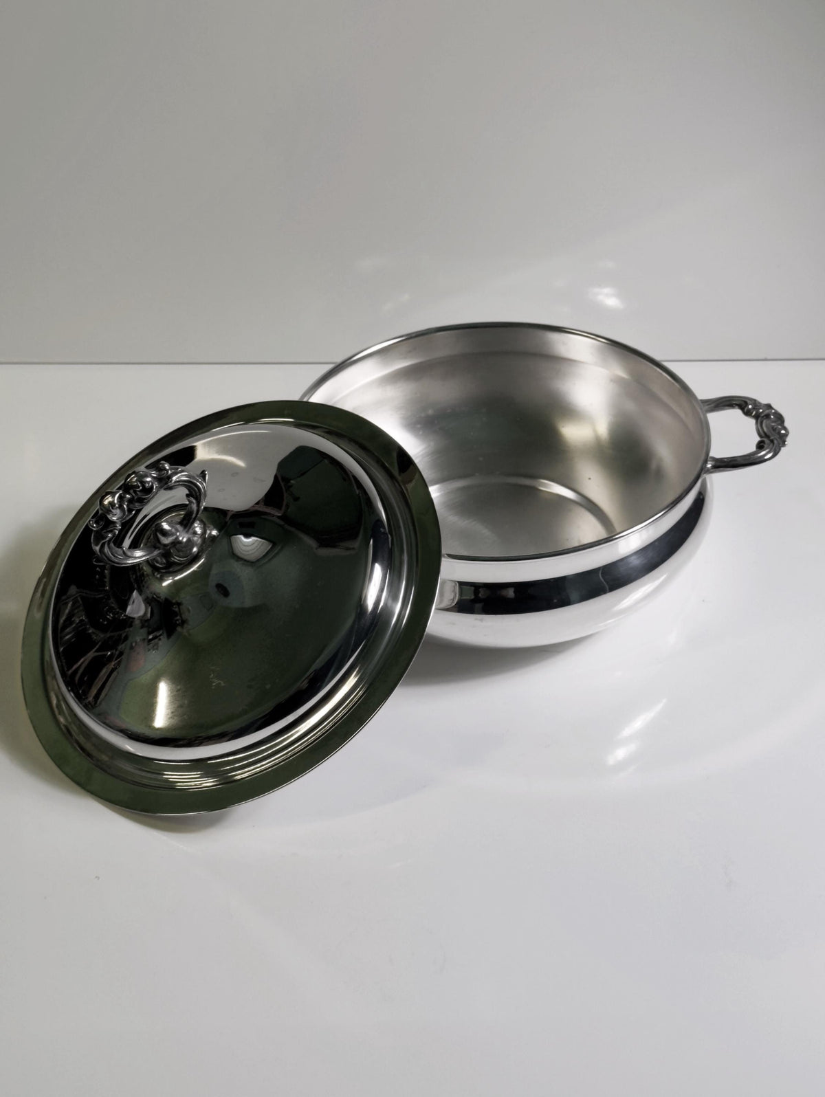 Vintage Schale mit Henkel und Deckel