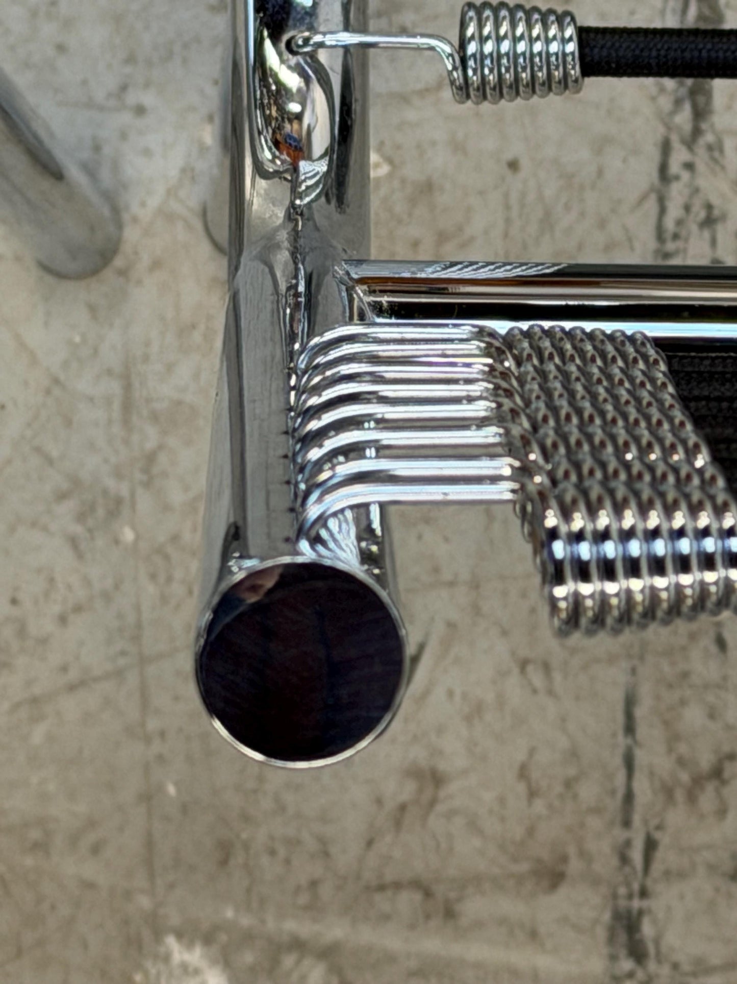 Vintage Stuhl Sandows von René Herbst für Formes Nouvelles Chrom und schwarze Expander