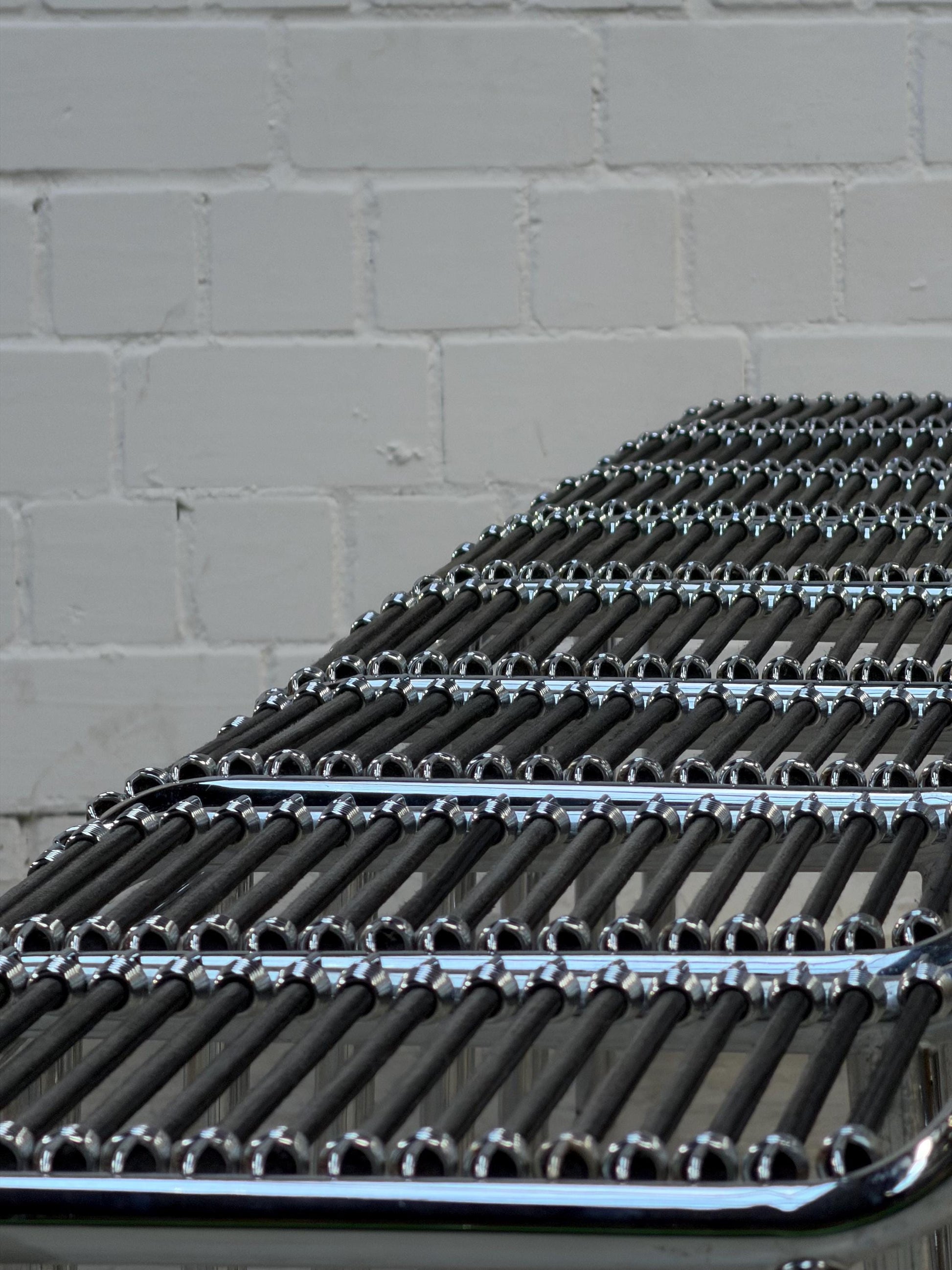 Vintage Stuhl Sandows von René Herbst für Formes Nouvelles Chrom und schwarze Expander