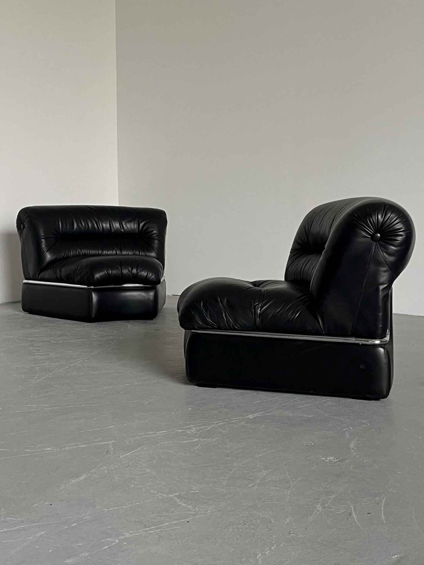 Vintage Sofa Set von 5 Modulen, italienisch, schwarz, 1970er, gebogener Chromrahmen