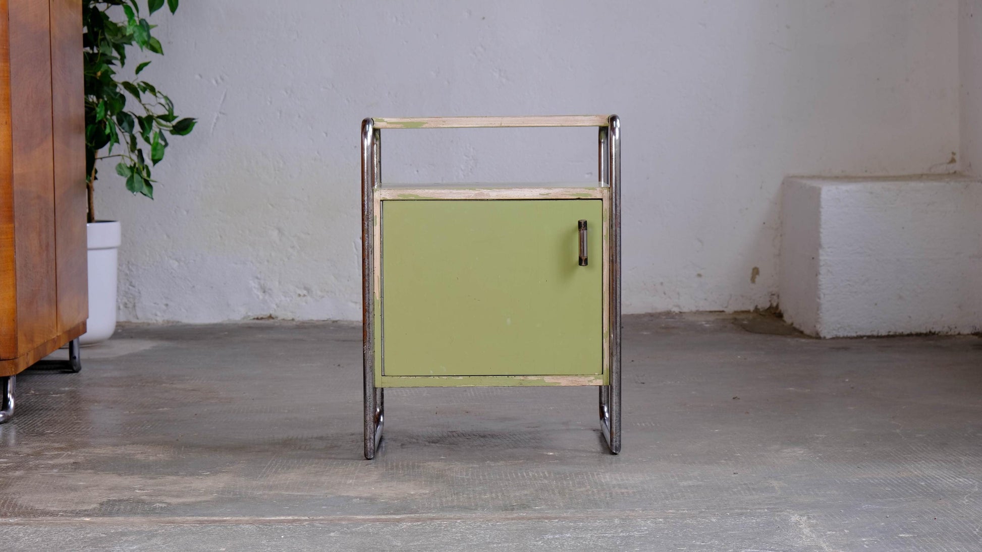 Vintage Nachttisch B 107 für Thonet lindgrün