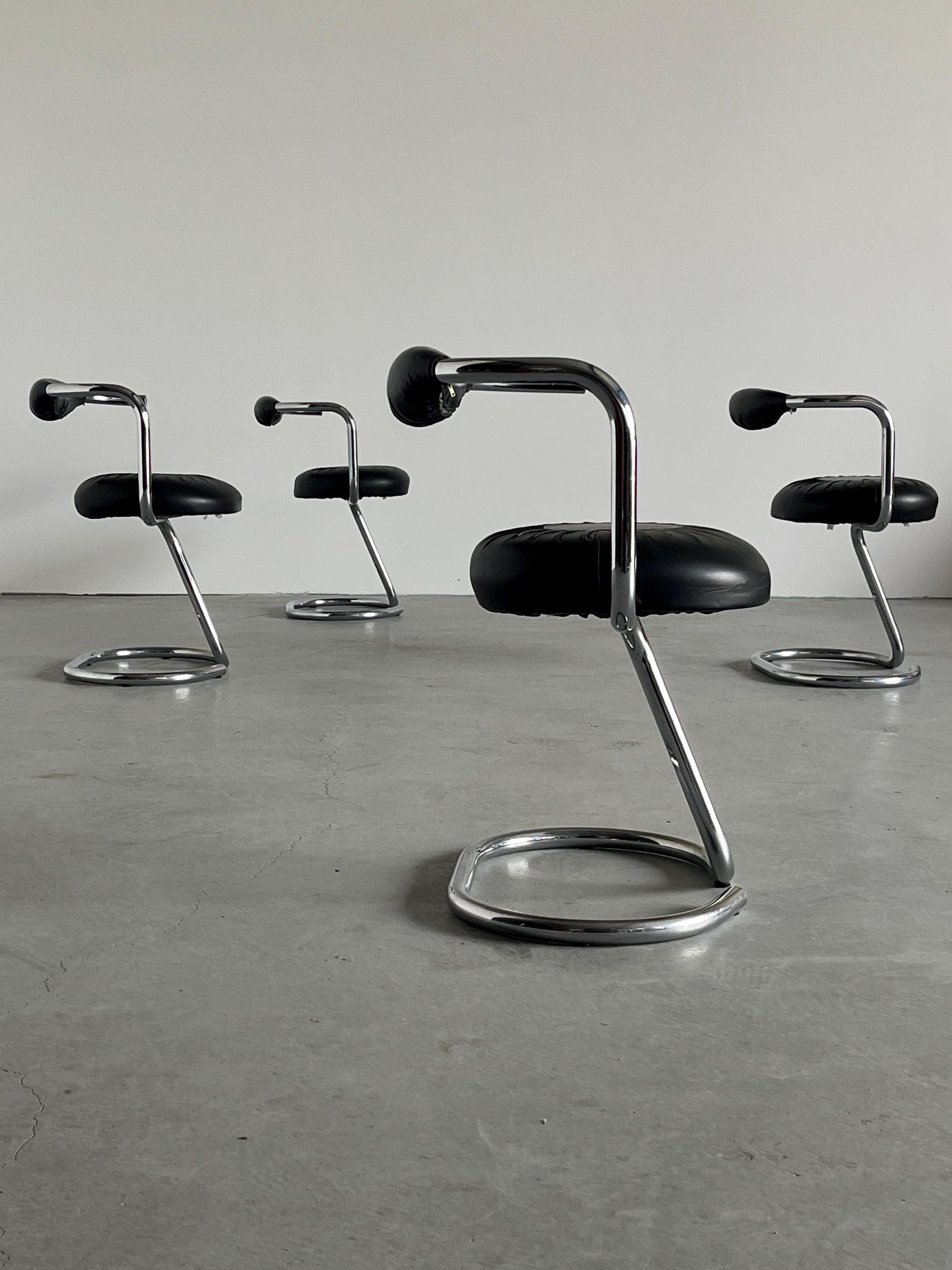 Vintage Stuhl Cobra von Giotto Stoppino für Bernini, Set von 4, schwarz, Chromgestell