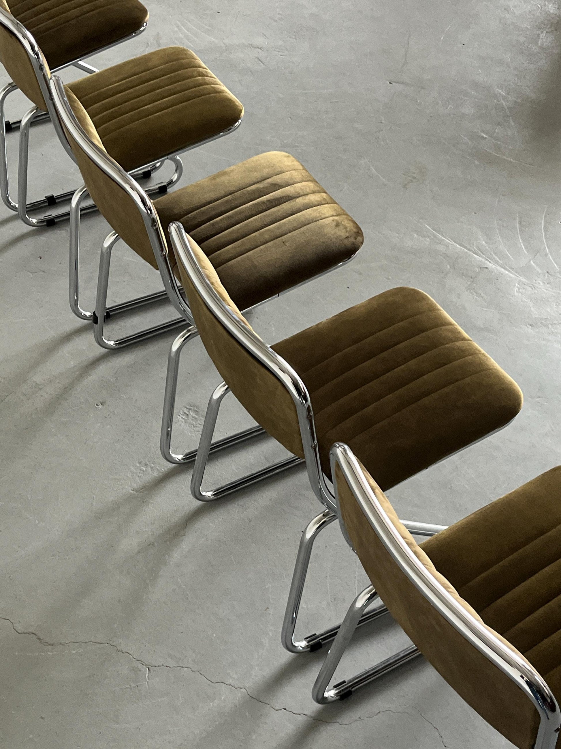 Vintage Freischwinger Esszimmerstuhl in Grün von 1970er Jahre, pro Stück, Italien