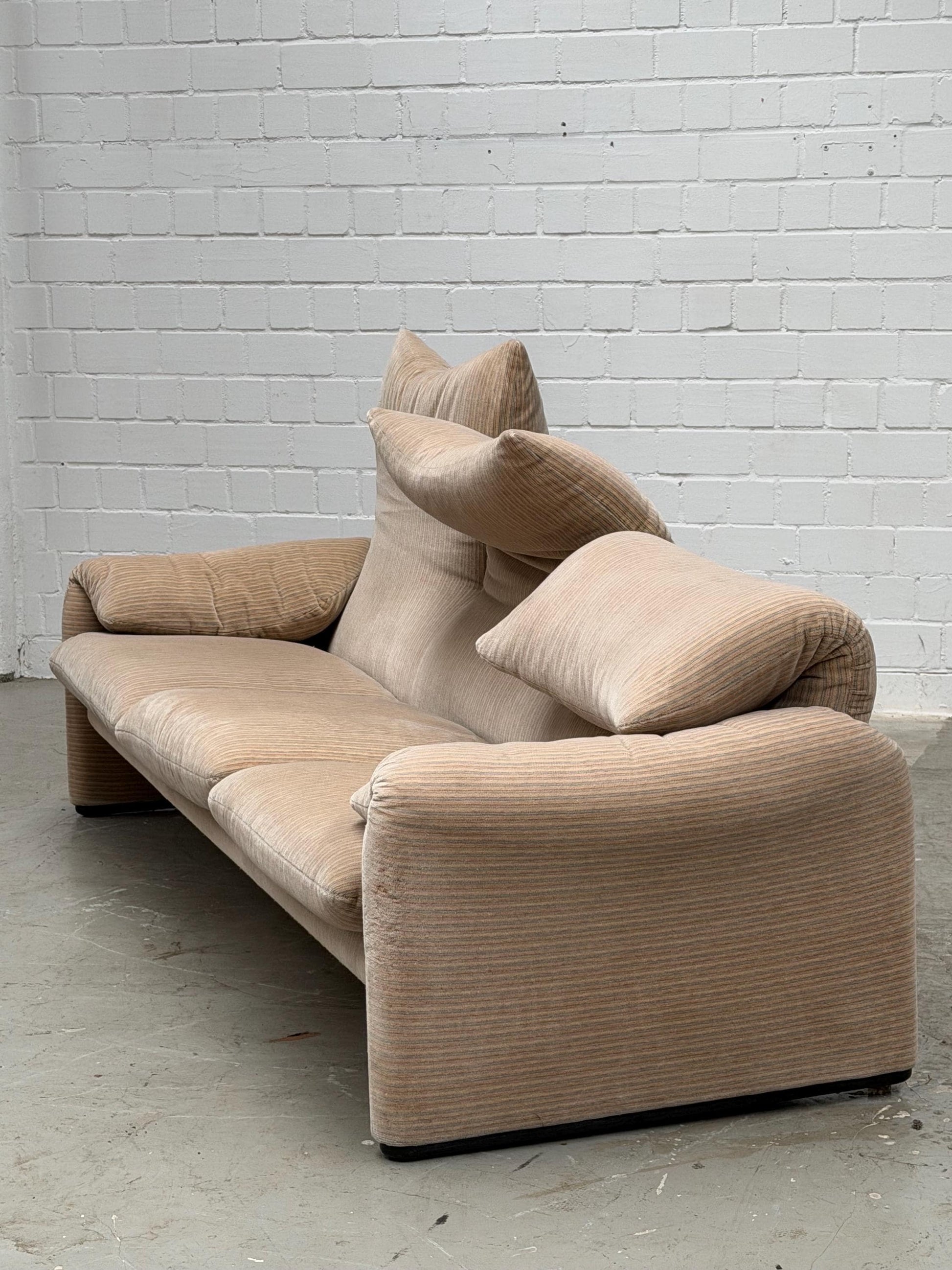Vintage Sofa Maralunga von Vico Magistretti für Cassina mit gestreiftem Missoni-Stoff