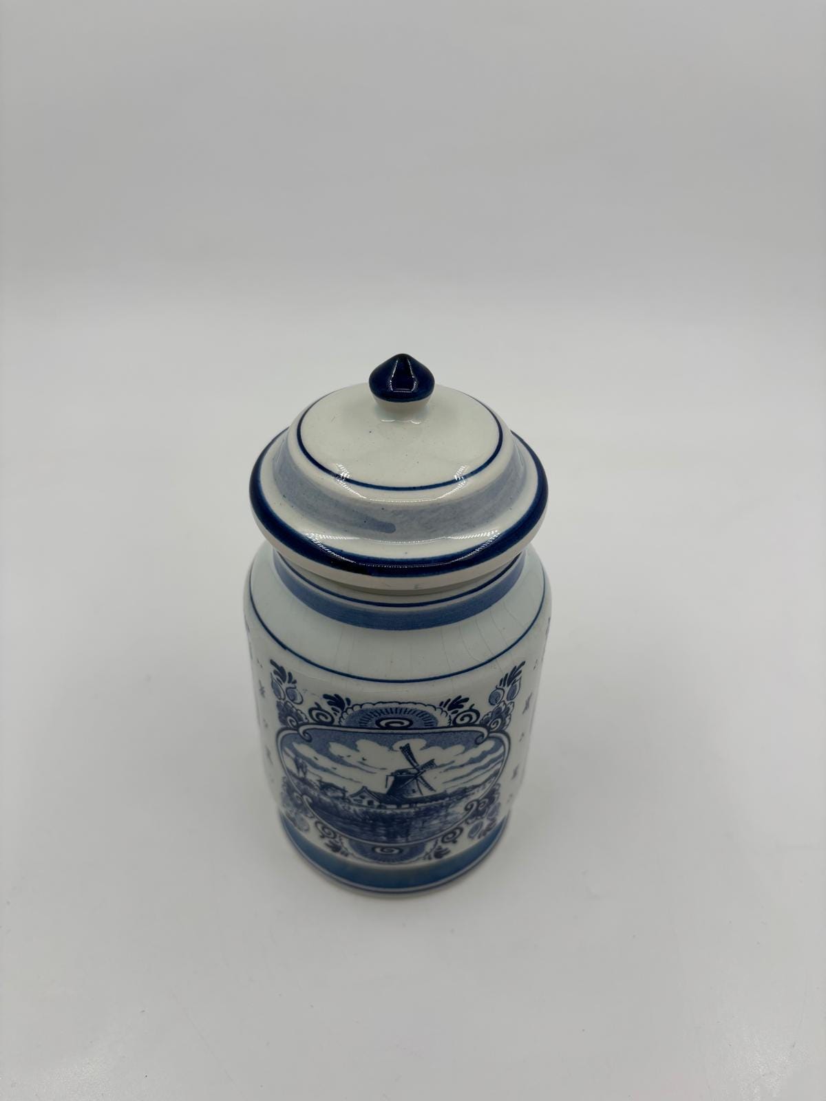 Vintage Dose von GKB Hand Painted Delfts Holland mit Windmühlenmotiv