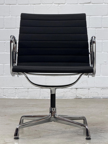 Vintage Schreibtischstuhl EA108 von Charles und Ray Eames für Vitra