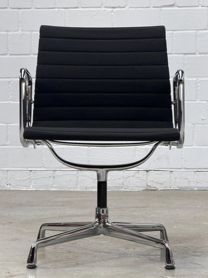 Vintage Schreibtischstuhl EA108 von Charles und Ray Eames für Vitra