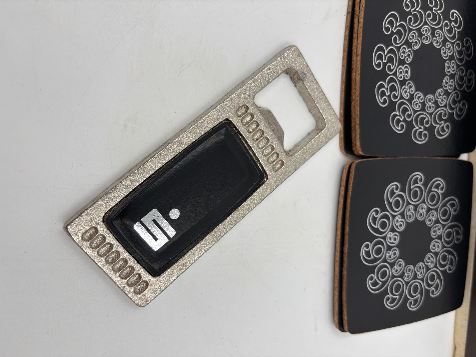 Vintage Geschenk-Set Sparkasse mit Untersetzer und Flaschenöffner