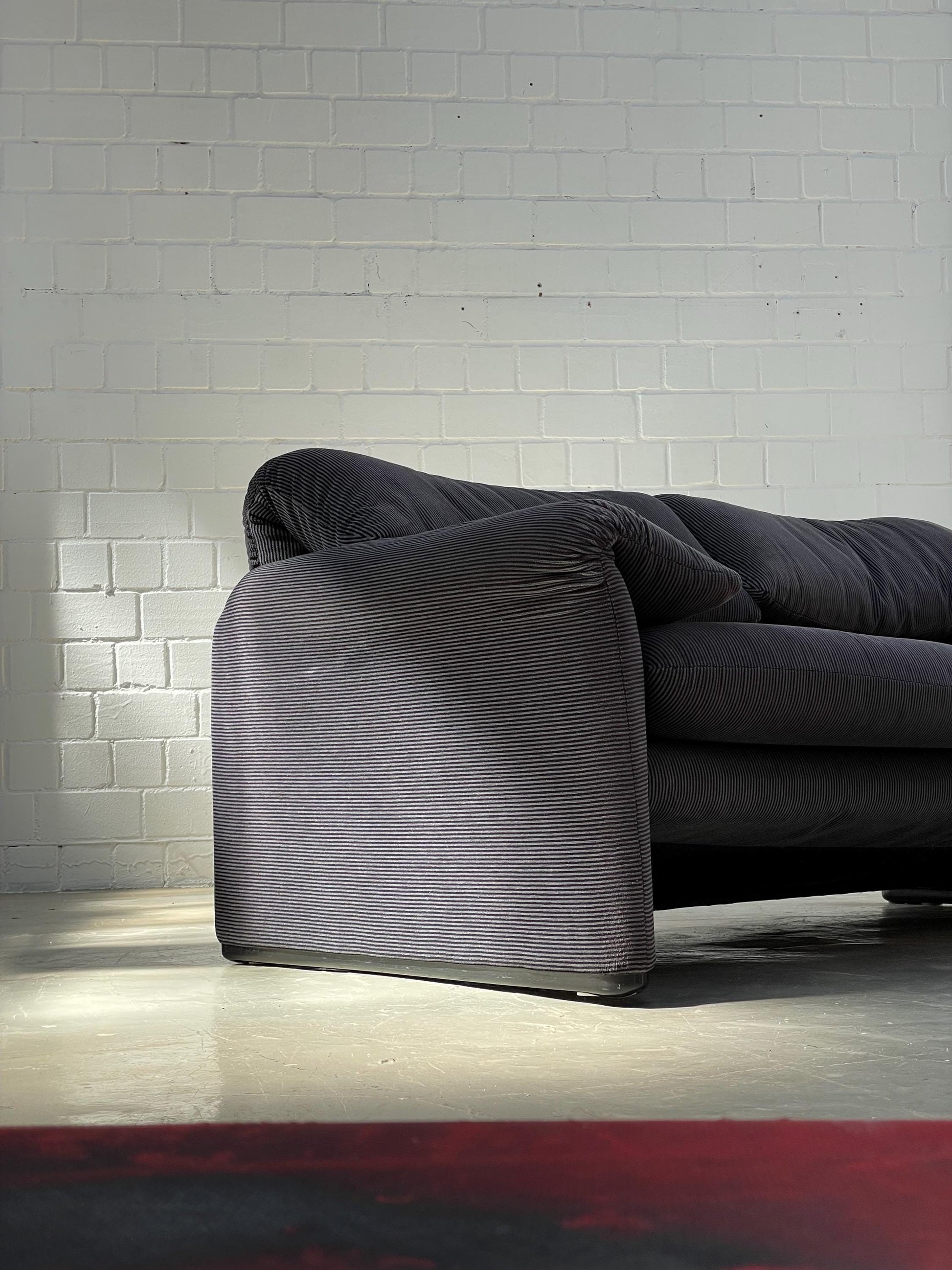 Vintage Sofa Maralunga von Vico Magistretti für Cassina gestreift schwarz anthrazit