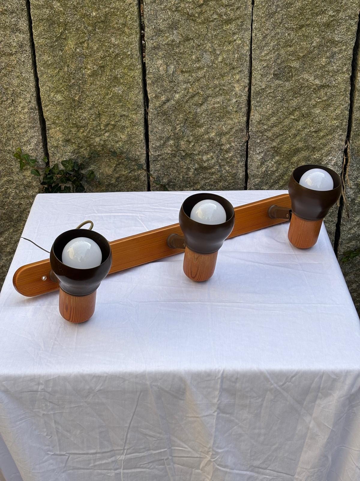 Vintage Deckenlampe mit 3 Spots braun auf Holzleiste