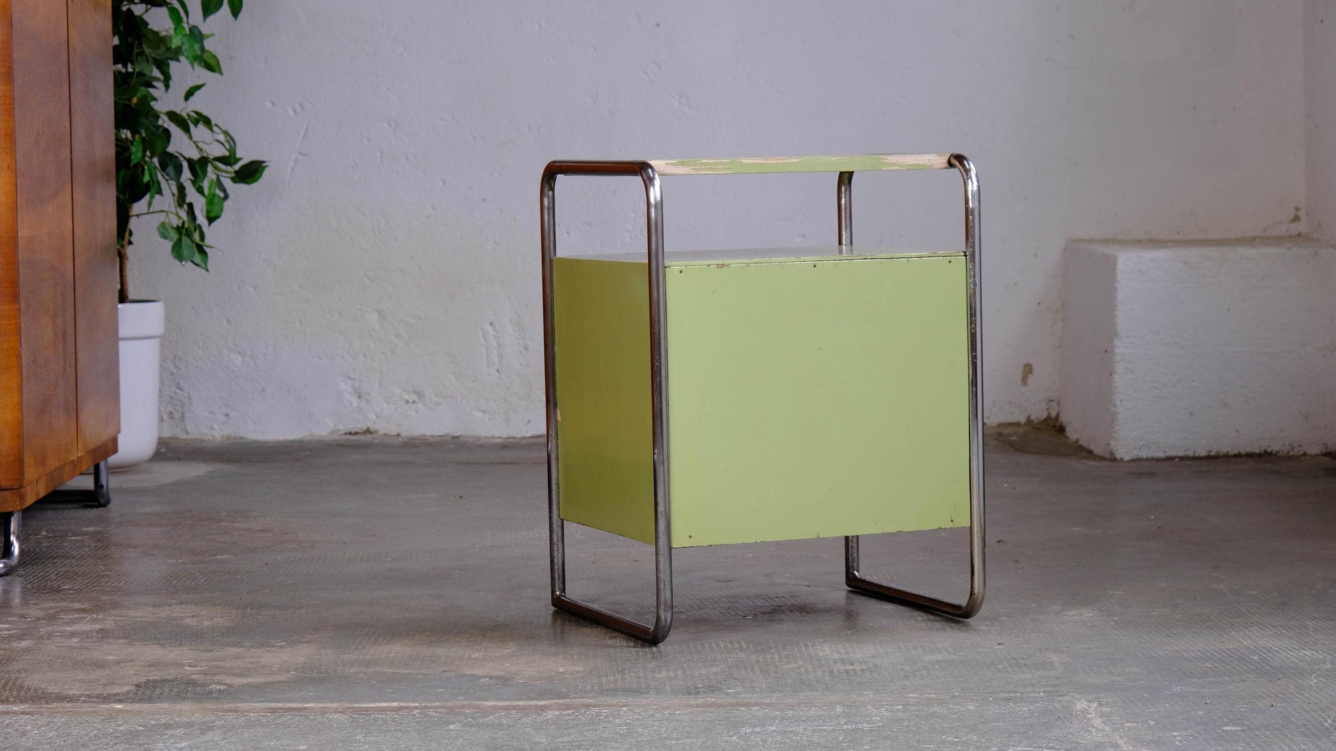 Vintage Nachttisch B 107 für Thonet lindgrün
