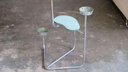 Vintage Blumenregal Bauhaus Chromstahlrohr mit Schalen und Holzbrett